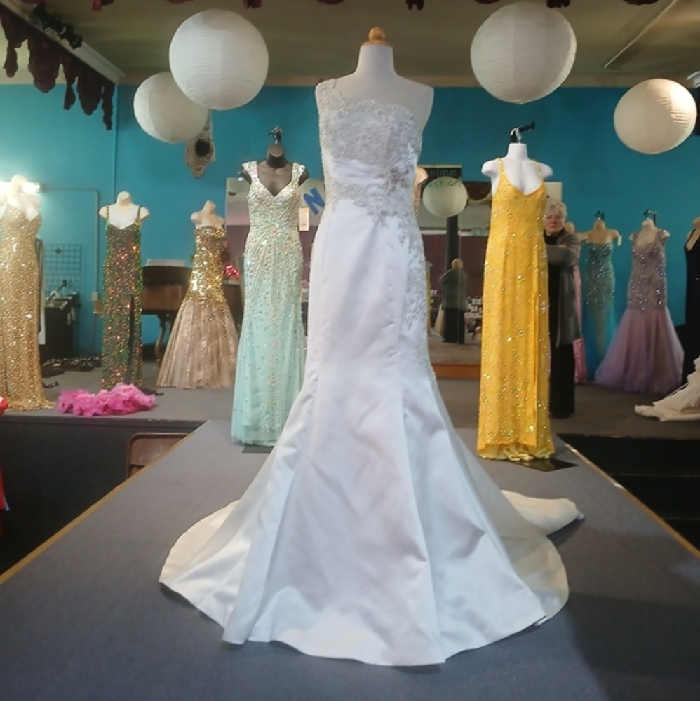 Maggie Sottero Bridl Gown size 10 fit and flare satin fabric